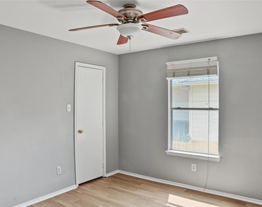 3907 Starbridge Pointe Lane - Photo Thumbnail 13