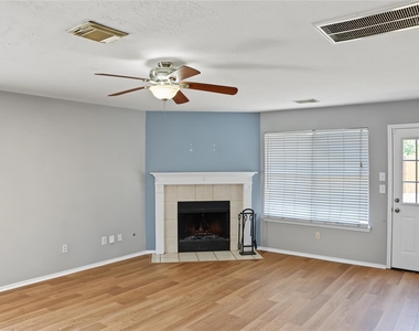 3907 Starbridge Pointe Lane - Photo Thumbnail 3