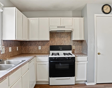 3907 Starbridge Pointe Lane - Photo Thumbnail 6
