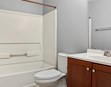 3907 Starbridge Pointe Lane - Photo Thumbnail 16