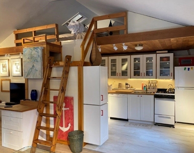 210 Prospect Hill - Photo Thumbnail 4