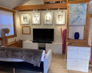 210 Prospect Hill - Photo Thumbnail 6