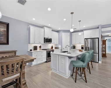 3121 Heritage Pines Drive - Photo Thumbnail 3