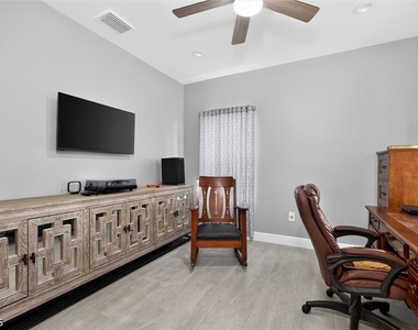 3121 Heritage Pines Drive - Photo Thumbnail 4