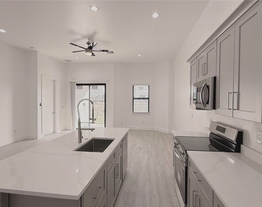 2104 Ne 16th Terrace - Photo Thumbnail 1