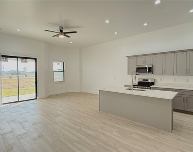 2104 Ne 16th Terrace - Photo Thumbnail 3