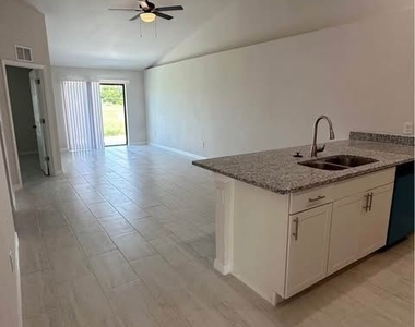 1630 Sw 33rd Street - Photo Thumbnail 4