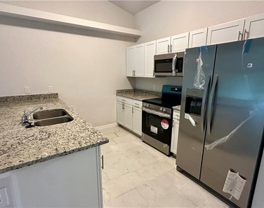 526 Ne 25th Avenue - Photo Thumbnail 4