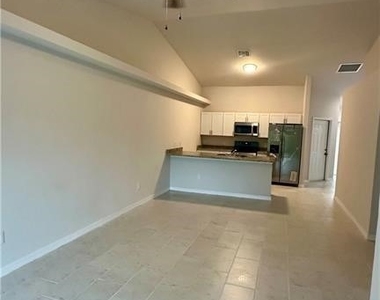 526 Ne 25th Avenue - Photo Thumbnail 3