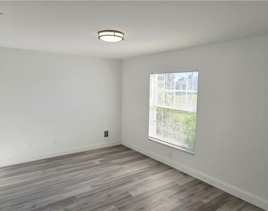 541 Nw 18th Avenue - Photo Thumbnail 2