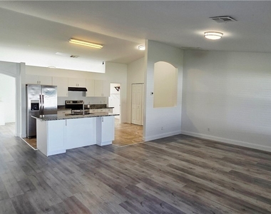 541 Nw 18th Avenue - Photo Thumbnail 4