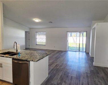 541 Nw 18th Avenue - Photo Thumbnail 5