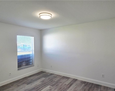 541 Nw 18th Avenue - Photo Thumbnail 12