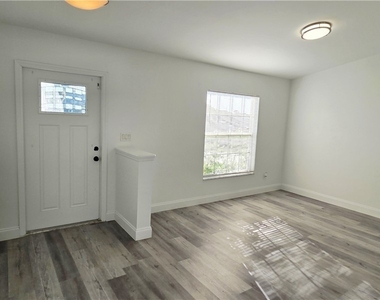 541 Nw 18th Avenue - Photo Thumbnail 3