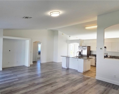 541 Nw 18th Avenue - Photo Thumbnail 6