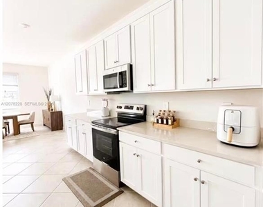 9291 Aqua Overlook Court - Photo Thumbnail 11