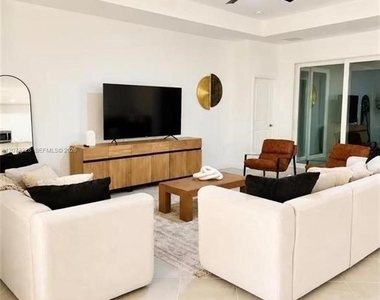 9291 Aqua Overlook Court - Photo Thumbnail 7