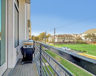 5711 Larkin Street - Photo Thumbnail 7