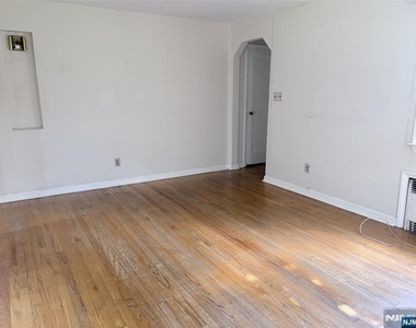 284 Main - Photo Thumbnail 5