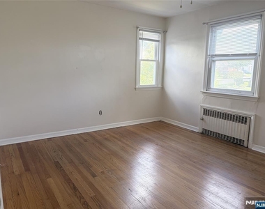 284 Main - Photo Thumbnail 17