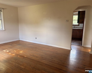 284 Main - Photo Thumbnail 7