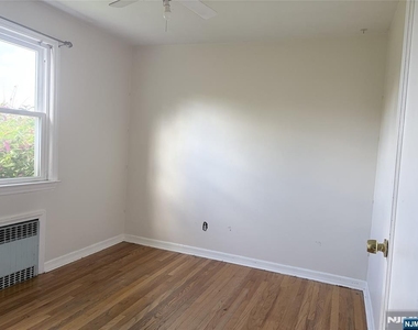 284 Main - Photo Thumbnail 18