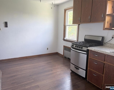 284 Main - Photo Thumbnail 12