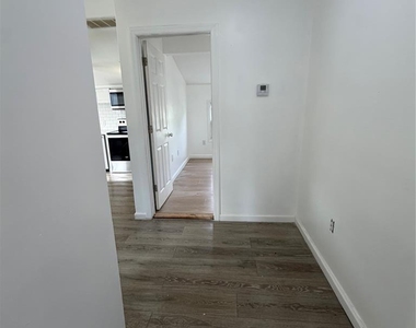 48 Entwistle - Photo Thumbnail 5