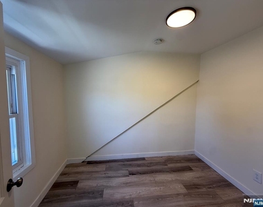 161 Central - Photo Thumbnail 12