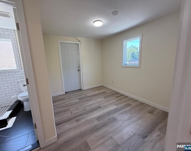 161 Central - Photo Thumbnail 15