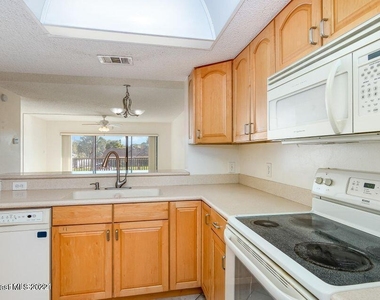 1595 N Atlantic Avenue - Photo Thumbnail 8