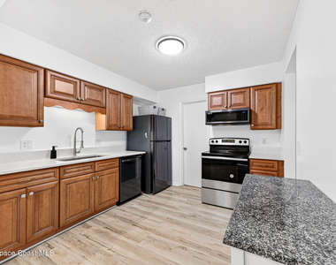 9000 York Lane - Photo Thumbnail 4