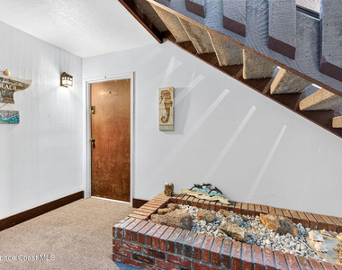 9000 York Lane - Photo Thumbnail 2