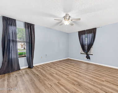 9000 York Lane - Photo Thumbnail 17