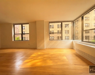 West 87th Street - Photo Thumbnail 2
