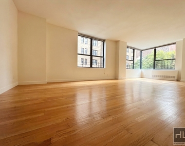 West 87th Street - Photo Thumbnail 3