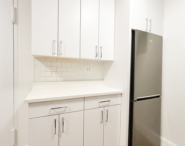 East 89th Street - Photo Thumbnail 8
