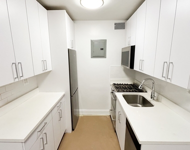 East 89th Street - Photo Thumbnail 6