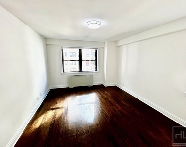 East 89th Street - Photo Thumbnail 3