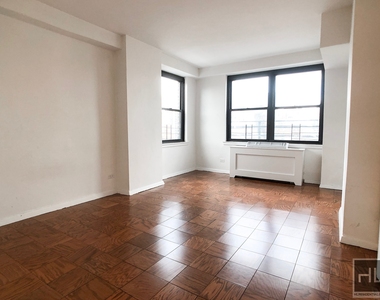 E 82 St - Photo Thumbnail 1
