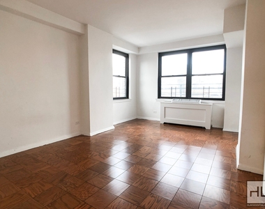 E 82 St - Photo Thumbnail 2