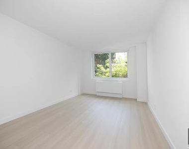 East 34 Street - Photo Thumbnail 3