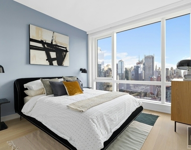 W 38th Street - Photo Thumbnail 4