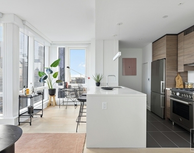 W 38th Street - Photo Thumbnail 1