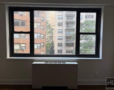 East 56 Street - Photo Thumbnail 3