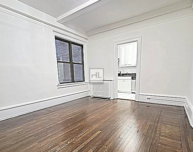 West 55 Street - Photo Thumbnail 2