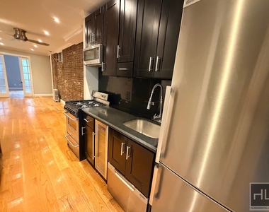 West 53 Street - Photo Thumbnail 7