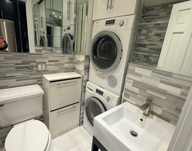 West 53 Street - Photo Thumbnail 6