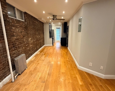 West 53 Street - Photo Thumbnail 3
