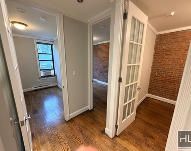 West 52 Street - Photo Thumbnail 2